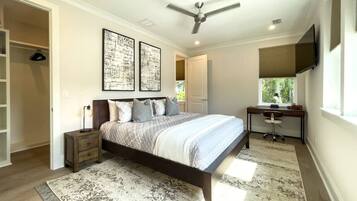 4 bedrooms, desk, iron/ironing board, travel cot