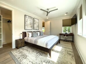 4 soveværelser, skrivebord, strygejern/strygebræt, weekendseng