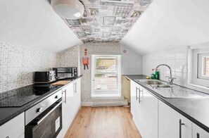 Fridge, microwave, oven, stovetop