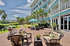 Outdoor dining - Cozy Coastal Comfort | Carillon Studio + Beach Chairs (Panama City Beach)