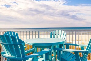 Outdoor dining - Cozy Coastal Comfort | Carillon Studio + Beach Chairs (Panama City Beach)