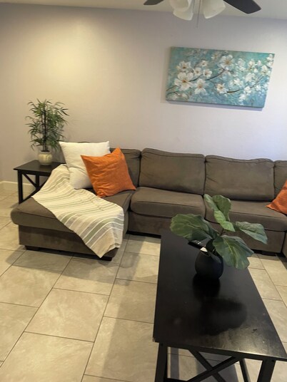 Charming 3-bedroom townhome in delightful South Sacramento with AC, WiFi