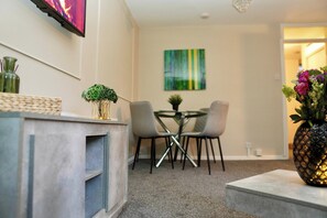 Apartment | Dining - 1br, Balcony, Cityview, Office, Ws98 (London)