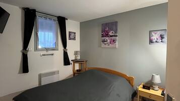 2 bedrooms, iron/ironing board, bed sheets