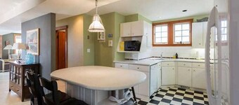 Port Stanley Village 4BR – Walk to Little Beach, Lake Views w/ Hot Tub