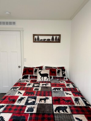 2 bedrooms, WiFi, bed sheets - 514 - Home in West Yellowstone (West Yellowstone)