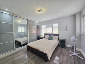 6 dormitorios, tabla de planchar con plancha, wifi gratis y ropa de cama