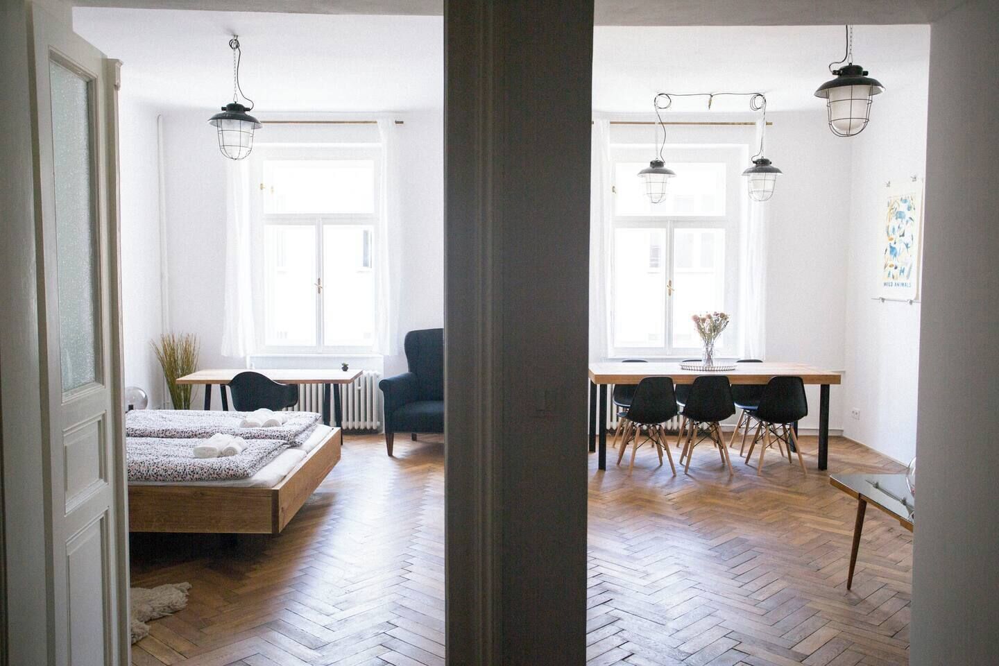 2 soverom, skrivebord, strykejern/-brett og wi-fi (inkludert)