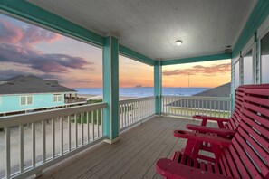 Property grounds - 2nd row | Steps to Beach | Sleeps 18 (Crystal Beach)