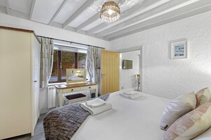 Cottage | 1 bedroom, Egyptian cotton sheets, premium bedding, iron/ironing board