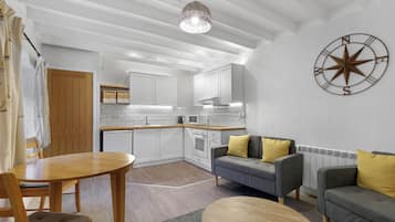 Cottage | In-room dining