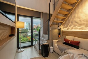 Appartement Duplex Deluxe | Coffres-forts dans les chambres, rideaux occultants