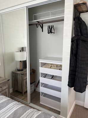 1 bedroom, WiFi, bed sheets - Charming Duplex One Bedroom in Pacific Grove (pacific grove)