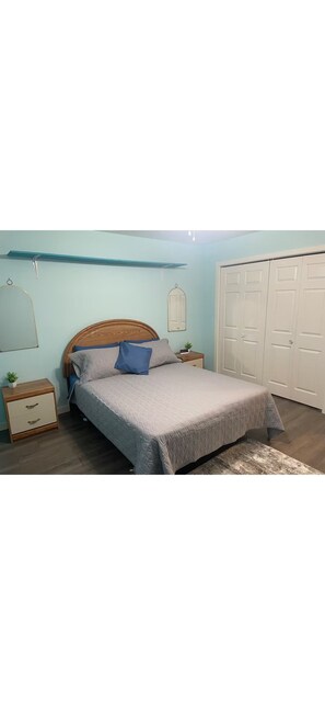 2 slaapkamers, een strijkplank/strijkijzer, gratis wifi, beddengoed