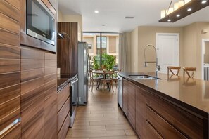 Fridge, microwave, oven, stovetop - 4 Bedrooms / 5 Bathrooms/ Magic Village (3118RW) (Kissimmee)