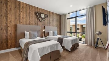 4 bedrooms, iron/ironing board, WiFi, bed sheets
