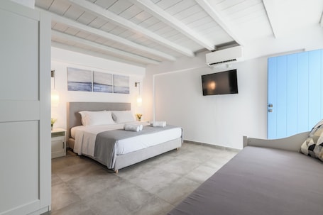 Suite, Courtyard View. Eleven Keys Mykonos Suites