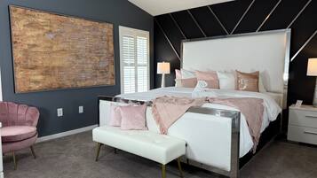 5 chambres, bureau, fer et planche Ă  repasser, lit parapluie