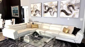 Smart-TV, videospill, DVD-spiller og bøker