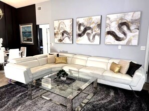 Smart-TV, Videospiele, DVD-Player, Bücher