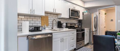 Mikrobølgeovn, ovn og kokeplater