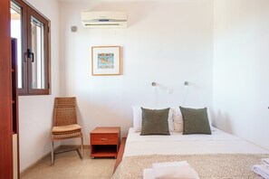 3 bedrooms, iron/ironing board, travel crib, free WiFi - [NEW] Plakoti Apartment 5, w/ shared pool and amazing view (Rethimno)