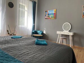 3 slaapkamers, een strijkplank/strijkijzer, wifi, beddengoed