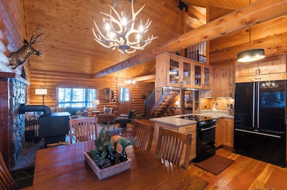 Enchanting cabin in the the Tobacco Root Mountains
