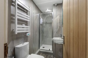 Cottage | Bathroom - Fisherman's Nook - North East Escapes (Seahouses)
