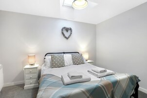 Cottage | 1 bedroom, Egyptian cotton sheets, premium bedding, iron/ironing board