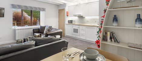 Cottage | In-room dining