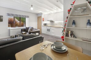Cottage | In-room dining - Fisherman's Nook - North East Escapes (Seahouses)