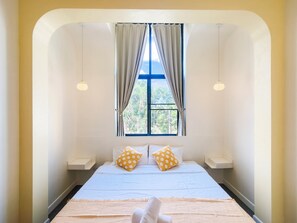 6 bedrooms, WiFi, bed sheets