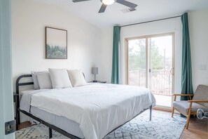 3 bedrooms, desk, iron/ironing board, travel crib - Townhome with Pool and Hot Tub | Near Zion & Bryce (Kanab)