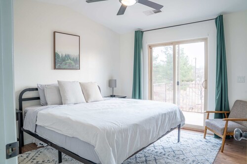 Townhome with Pool and Hot Tub | Near Zion & Bryce