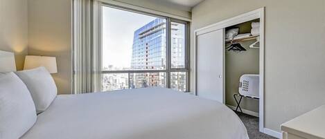 2 bedrooms, desk, iron/ironing board, free WiFi