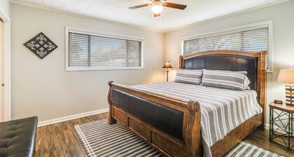 Sleeps 8 (FOUR BEDS): Spacious Home Near Cajundome! Game Room, Fire Pit, BBQ