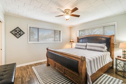 Sleeps 8 (FOUR BEDS): Spacious Home Near Cajundome! Game Room, Fire Pit, BBQ