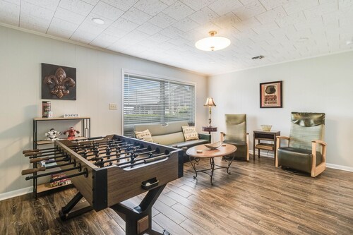 Sleeps 8 (3 BR): Large Home Near Cajundome, Festivals, Parades