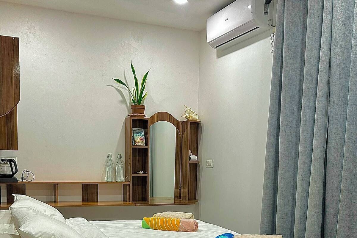 标准双人房或双床房 | 埃及棉床单、高档床上用品、记忆海绵床垫、笔记本电脑工作区