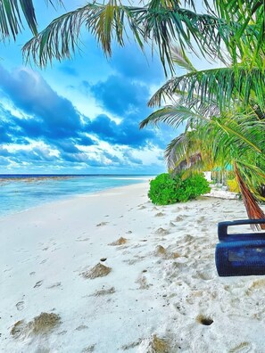 Private beach nearby, white sand, free beach shuttle