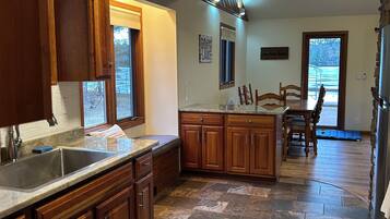 KylskÄp, mikrovÄgsugn, ugn och spishÀll