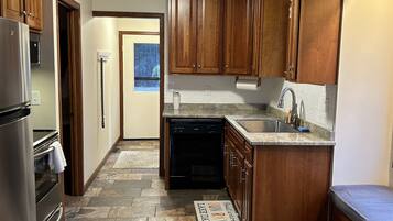 冰箱、微波炉、烤箱、炉灶