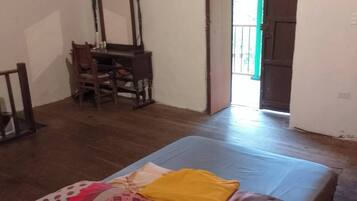 2 habitaciones, tabla de planchar con plancha, wifi y ropa de cama