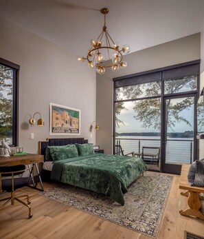 6 Schlafzimmer, Schreibtisch, Bügeleisen/Bügelbrett, Reisekinderbett