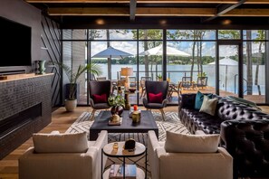 Smart-TV, Kamin, Tischtennisplatte, Stereoanlage