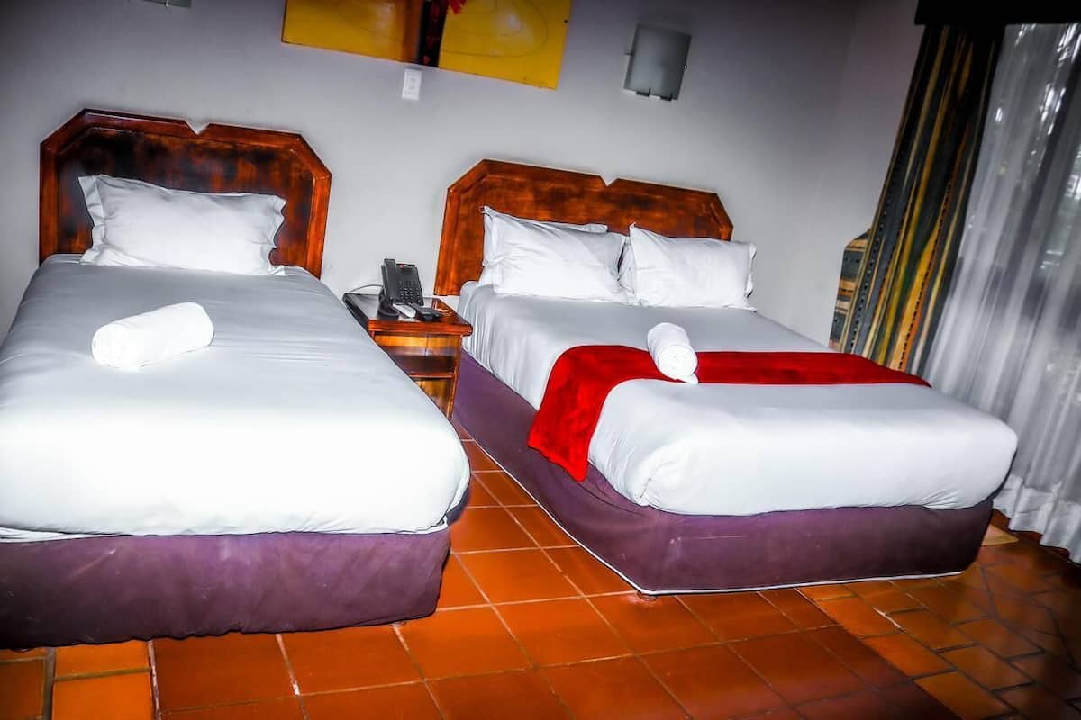 Chambre Quadruple Familiale, vue piscine