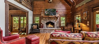 Gorgeous Creekside Lodge Sleeps 14! Guesthouse with Huge Game Room! Wineries!
