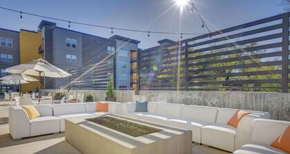 Landing | Modern 1BD, Pool, Gym