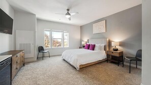 Desk, iron/ironing board, WiFi, bed sheets - Landing | Spectacular Studio, Courtyard, Gym (Salt Lake City)